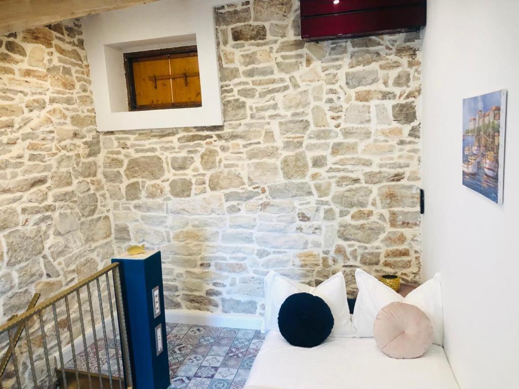 Istrian Stone House In The Heart Of The Beautiful Fishing Village Fazana - Only Few Steps From The Sea And The Wonderful Beach - Incl Plasma-Quad-Plus-Filter Against C O V I D Екстер'єр фото