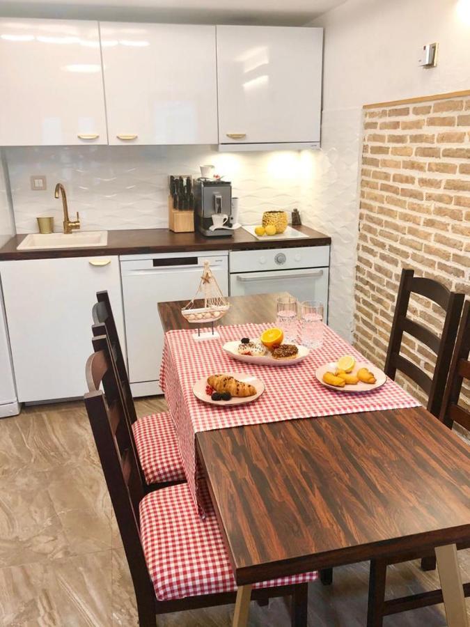 Istrian Stone House In The Heart Of The Beautiful Fishing Village Fazana - Only Few Steps From The Sea And The Wonderful Beach - Incl Plasma-Quad-Plus-Filter Against C O V I D Екстер'єр фото