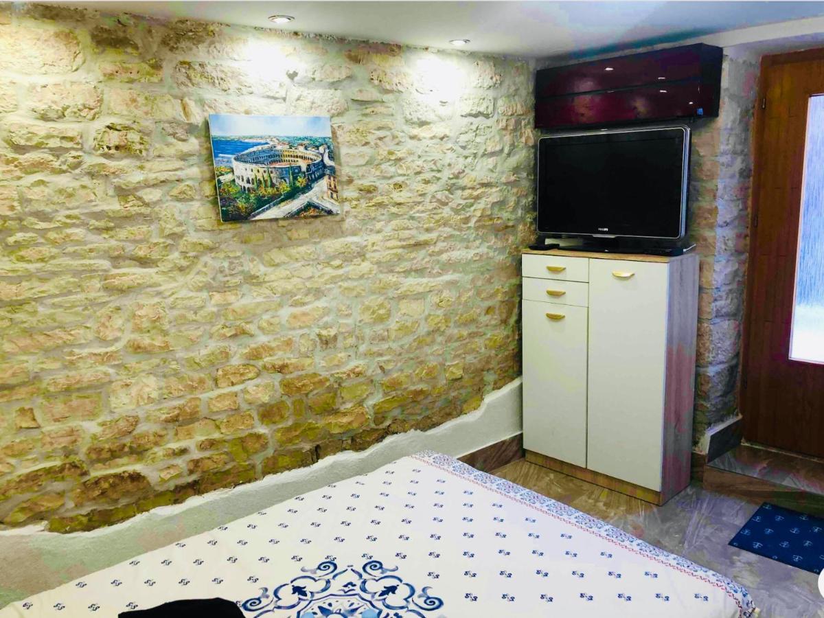 Istrian Stone House In The Heart Of The Beautiful Fishing Village Fazana - Only Few Steps From The Sea And The Wonderful Beach - Incl Plasma-Quad-Plus-Filter Against C O V I D Екстер'єр фото